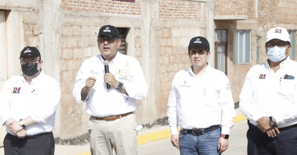 Entrega Sergio Céspedes apoyos sociales de varios programas en Zacatlán