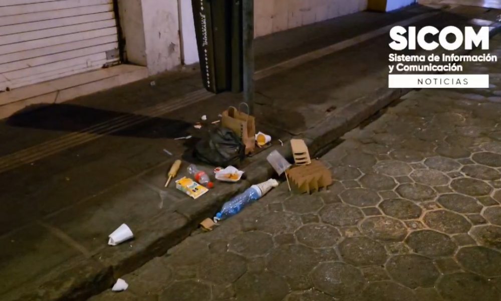 Calles del centro de Puebla amanecen con basura tras la partida de la ...