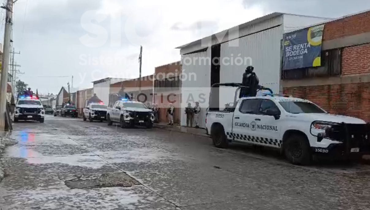 Guardia Nacional asegura bodegas en Puebla con tractocamión y mercancía robada